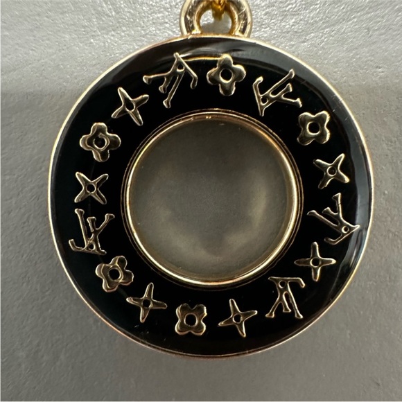 LUXURY LV Black and Gold Necklace - Picture 1 of 4